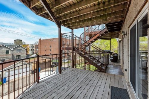 3552 Giles Ave, Chicago IL  60653-1161 exterior