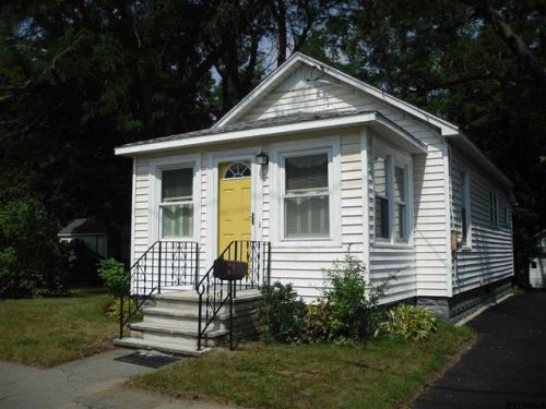 77 Cuthbert St, Schenectady NY  12302-2900 exterior