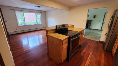 42 Hoit Rd, Concord NH  03301-1803 exterior