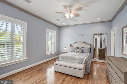 8503 Country Club Dr, Bethesda MD 20817-4579 exterior