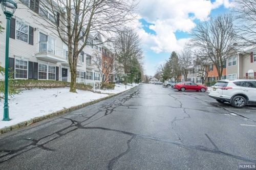 2148 Jordan Ct, Mahwah NJ  07430-3820 exterior