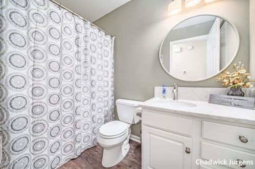 5542 Thoroughbred Dr, Wyoming MI 49418-8309 exterior