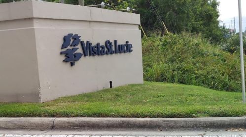 2 Lake Vista Trl, Fort Pierce FL  34952-6343 exterior