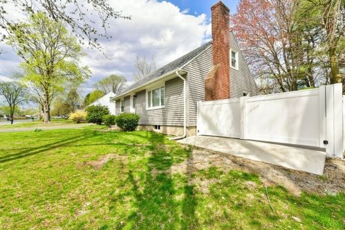 45 Pidgeon Dr, Springfield MA  01119-2129 exterior