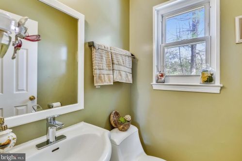 10 Grovepoint Ct, Rockville MD 20854-5505 exterior