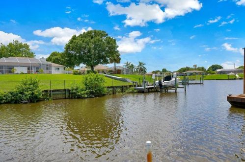 272 Surfside Ave, Fort Pierce FL  34983-1286 exterior