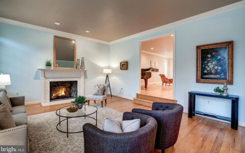 7621 Laurel Leaf Dr, Rockville MD 20854-1768 exterior