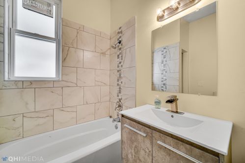 6950 Prairie Ave, Chicago IL  60637-4636 exterior