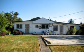 4227 Spencer St, Seattle, WA 98118-2731