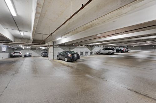 860 Blackhawk St, Chicago IL 60642-2510 exterior