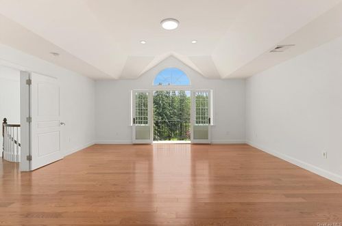 100 Whippoorwill Rd, Armonk NY  10504-1463 exterior