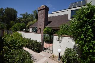 18737 Hatteras St, Los Angeles CA  91356-1469 exterior