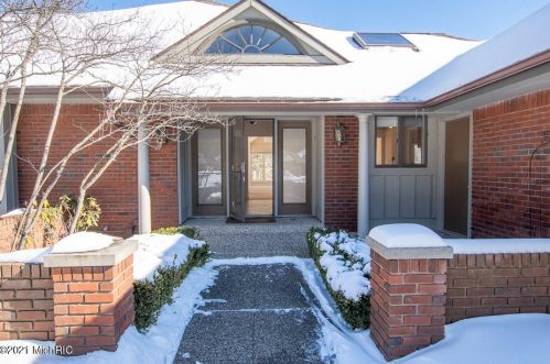 3571 Charlevoix Dr, Grand Rapids, MI 49546-7057