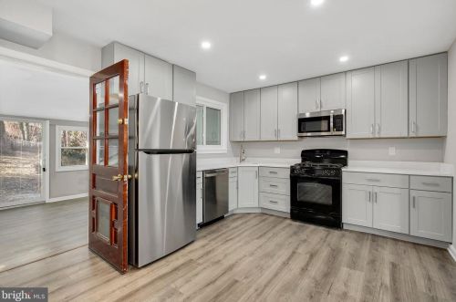 1805 Crawford Dr, Rockville MD 20851-1711 exterior