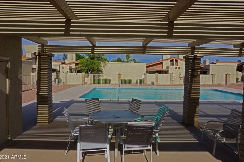 2701 Cactus Rd, Phoenix AZ 85029-2222 exterior