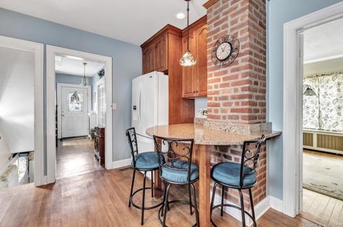 4 Couch St, Norwalk CT 06854-2652 exterior