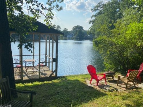 34 Upper Rainbow Trl, Parsippany, NJ 07834-3320