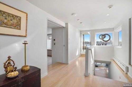 23 Shr Rd, Edgewater NJ 07020-1519 exterior