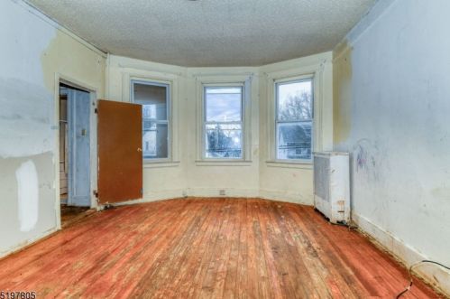 60 Hilton Ave, Maplewood NJ 07040-3223 exterior