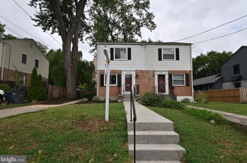 5720 Fenwick Dr, Alexandria VA  22303-1526 exterior