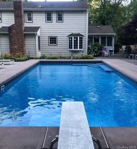 345 Svahn Dr, Valley Cottage NY 10989-1608 exterior