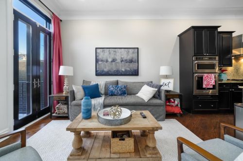 1725 Winchester Ave, Chicago IL 60622-1393 exterior