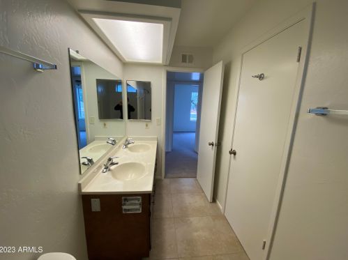 124 Bluefield Ave, Phoenix AZ 85032-1542 exterior