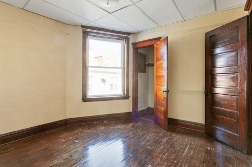 951 Lawndale Ave, Chicago IL 60655-3315 exterior