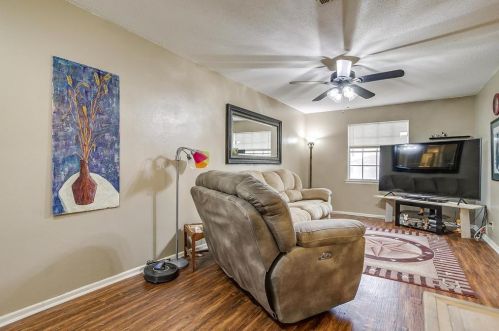 240 Cindy Ln, Burleson TX 76028-3842 exterior