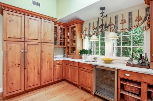 38 Long Pond Rd, Armonk NY 10504-2625 exterior