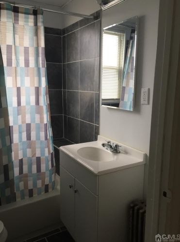 2 6th St, New Brunswick NJ 08901-3316 exterior