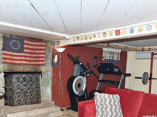 614 Bermuda Rd, Babylon NY 11704-7426 exterior