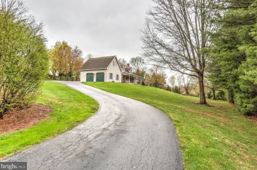 2075 Young Rd, Pottstown, PA 19465-8652