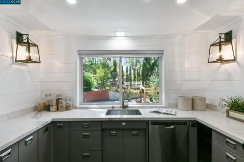 31 Ridge Park Ln, Concord CA 94518-1451 exterior