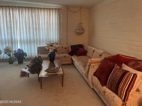 8134 6th St, Tucson, AZ 85710-2416