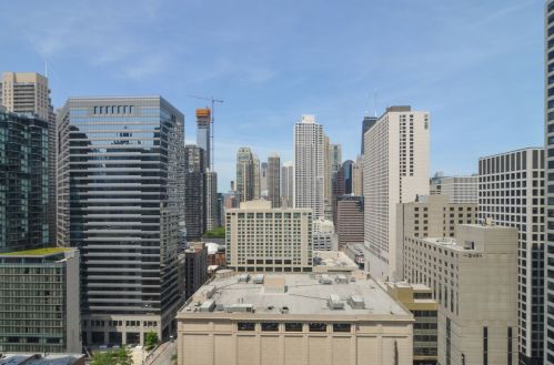 405 Wabash Ave, Chicago IL  60605-1208 exterior