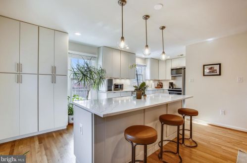 7408 Salford Ct, Alexandria VA  22315-4728 exterior