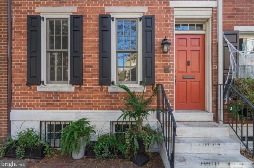 220 Delancey St, Philadelphia PA  19106-4309 exterior