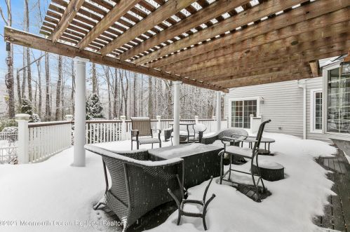 14 Burdge Dr, Middletown NJ 07748-1860 exterior