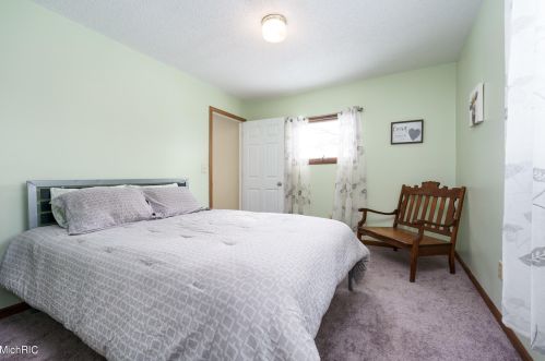 45551 Peninsula Dr, Grand Junction MI 49056-9462 exterior