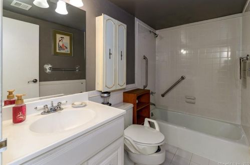 51 Ledgebrook Dr, Norwalk CT 06854-1063 exterior