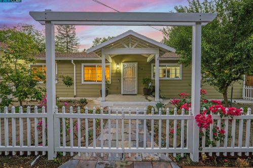 210 Gregory Ln, Concord, CA 94523-3325