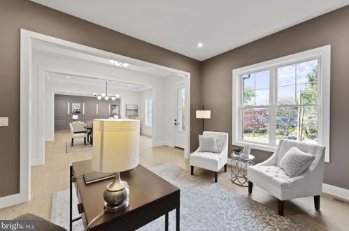 1327 Mayflower Dr, Mc Lean VA 22101-3405 exterior