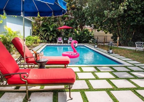 728 102 Ave, Naples FL 34108-3213 exterior