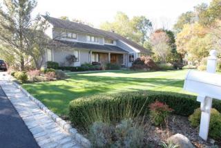 6 Litchult Ln, Mahwah, NJ 07430-1587