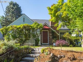 3726 Woodstock Blvd, Portland, OR 97202-7538