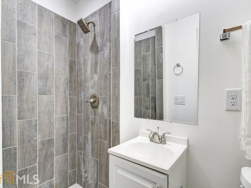 585 Brownlee Rd, Atlanta GA 30331-1809 exterior