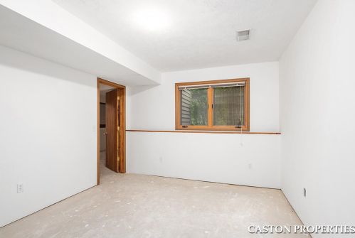 1838 Cross Bnd St, Grand Rapids MI 49505-7135 exterior