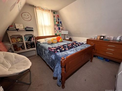 8 Burwell St, Norwalk CT 06854-4703 exterior