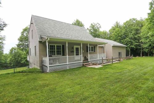 8 Deer Mdw Rd, Concord NH  03303-7804 exterior